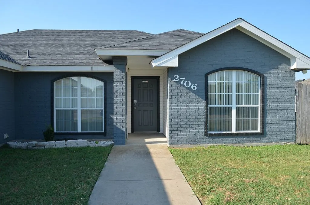 Building Photo - 2706 Diaz Dr
