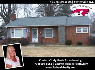 451 Hillcrest Dr, Statesville, NC 28677