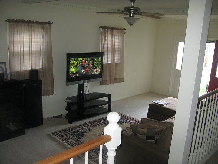 2nd image of 2706 Halsey St
