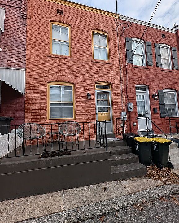1st image of 223 E Madison St