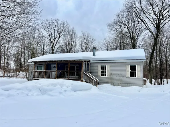 51 Johnny Cake Rd, Fulton, NY 13069