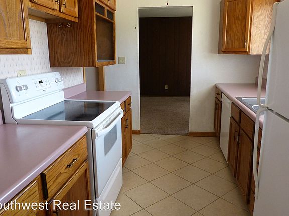 4th image of 704 W 18th St