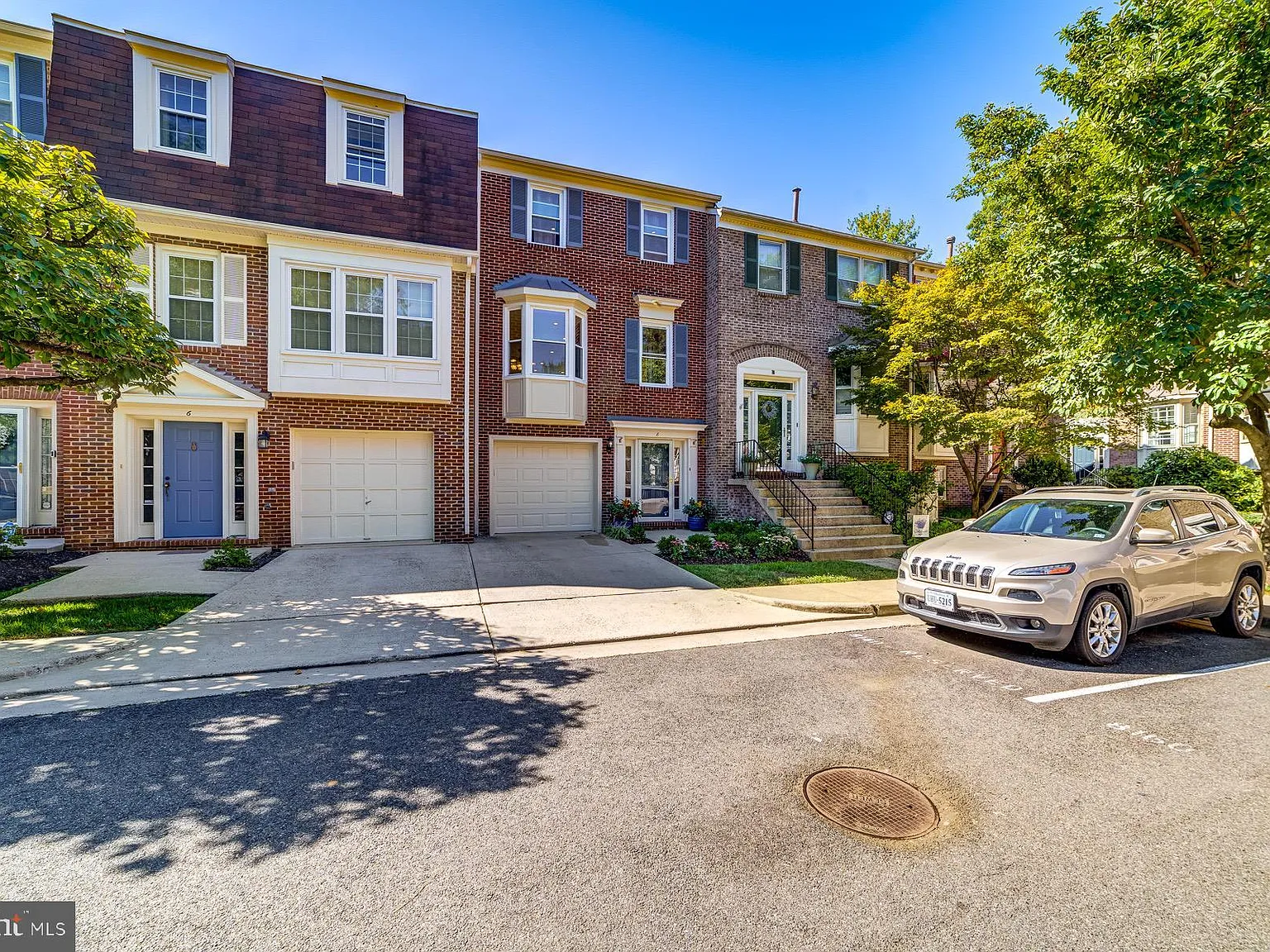3 bed, 4.0 bath, 1700 sqft, $3,950 — Photo 2