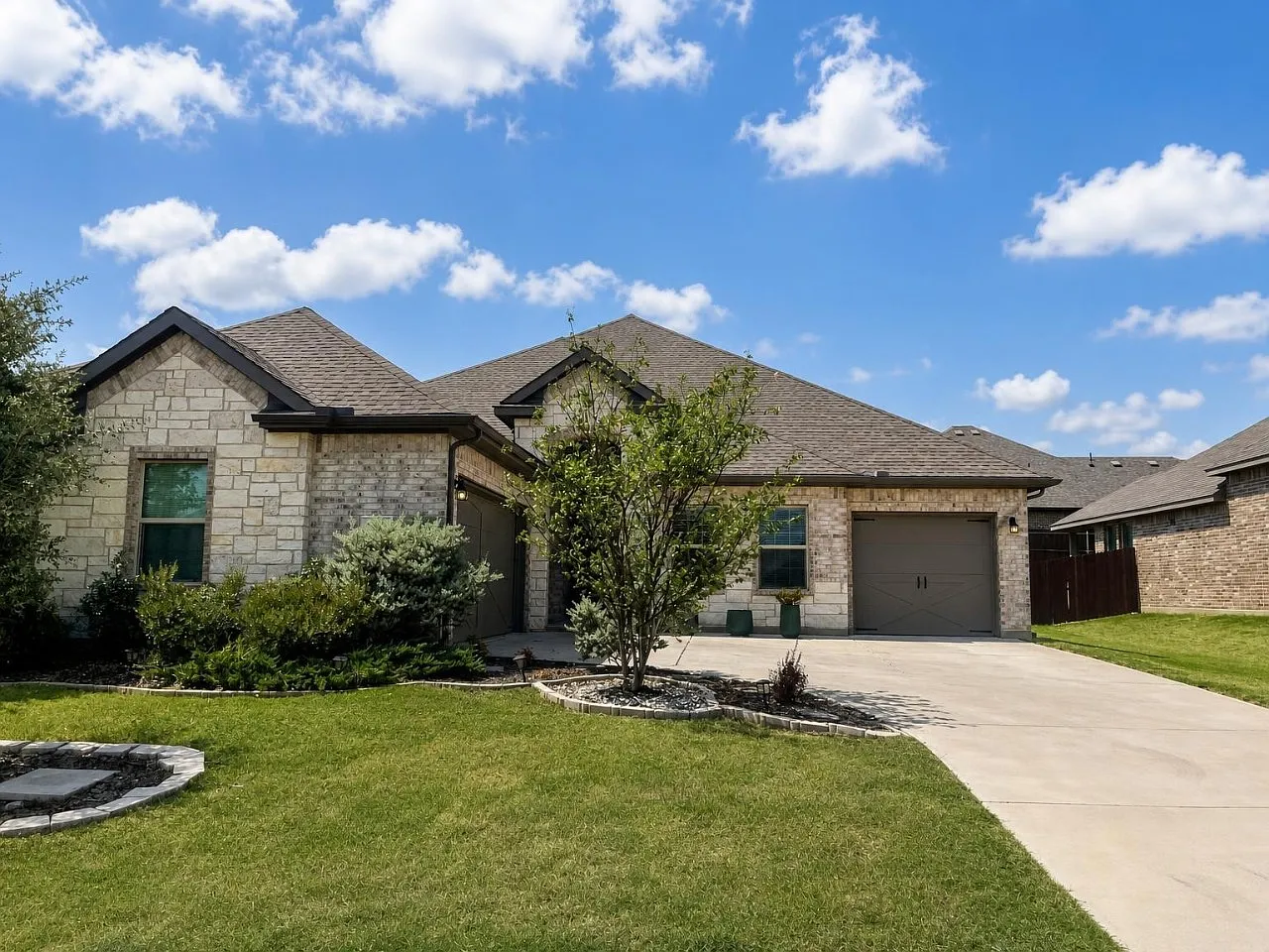 1017 Greencove Dr — Photo 2