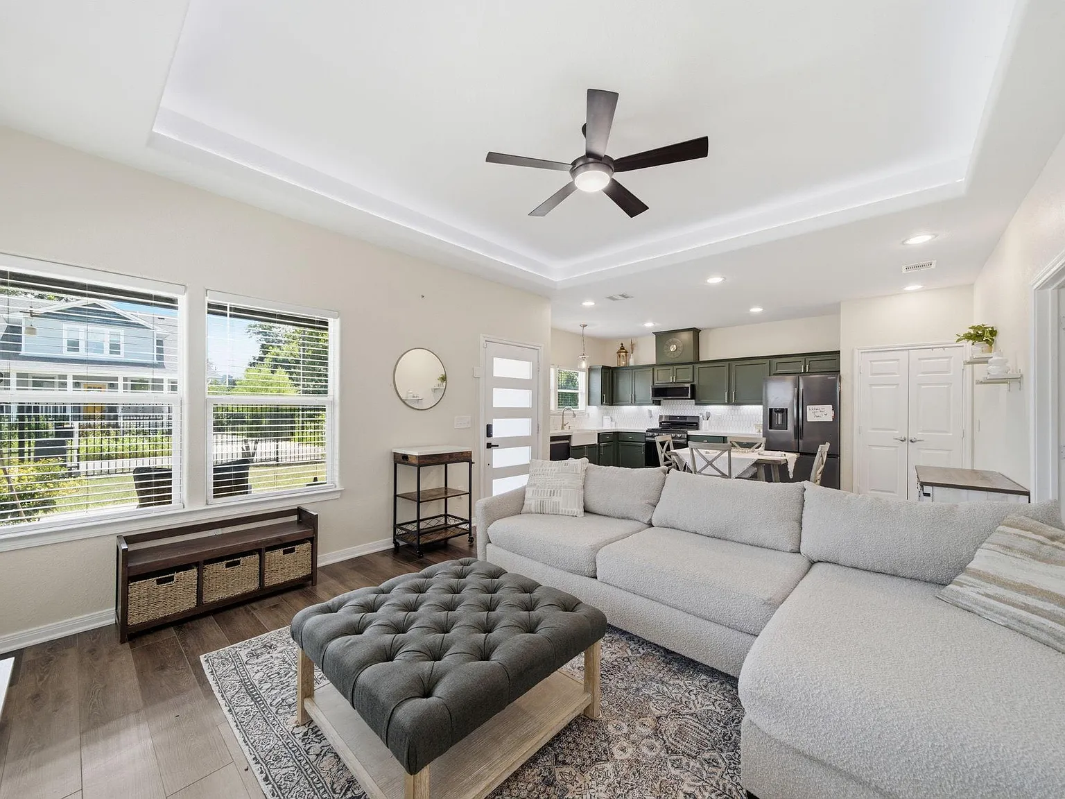 3 bed, 2.0 bath, 1432 sqft, $2,300 — Photo 4