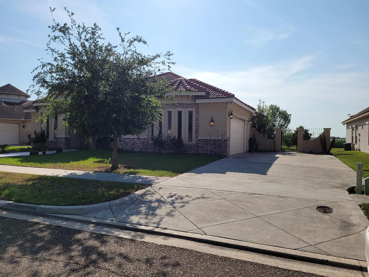 4 bed, 2790 sqft, $2,700 — Photo 2