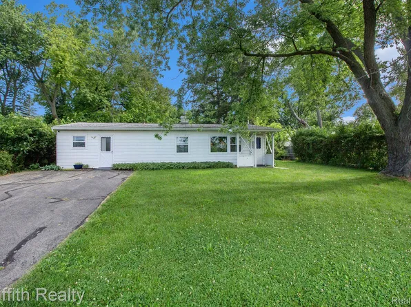 9441 Old Lee Rd, Brighton, MI 48116