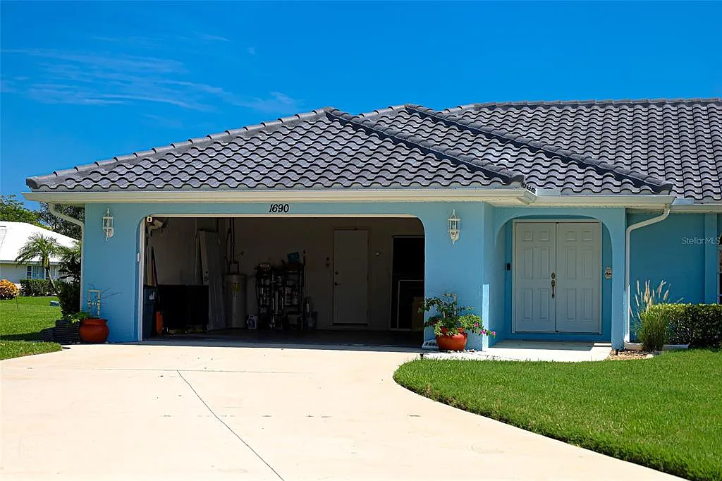 3 bed, 2.0 bath, 2019 sqft, $2,600 — Photo 2