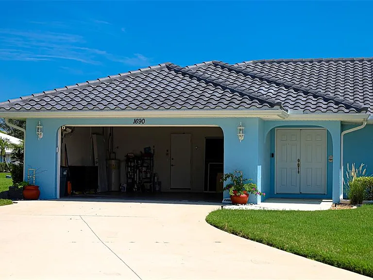 1690 Waxwing Ct — Photo 2
