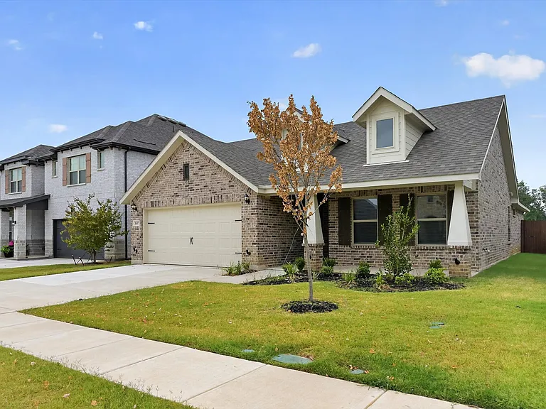 1637 Elle Ln — Photo 4