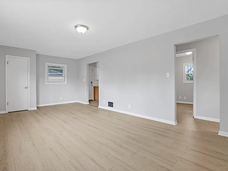 307 S Wheatland Ave — Photo 6