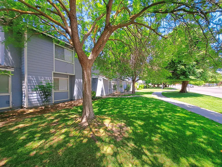 4779 N Cedar Ave #101 — Photo 7