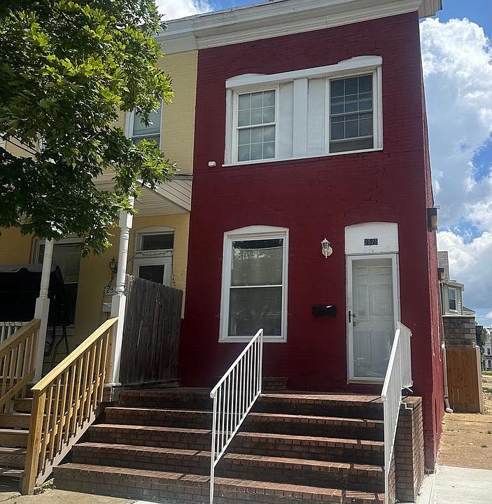 1st image of 2525 Barclay St