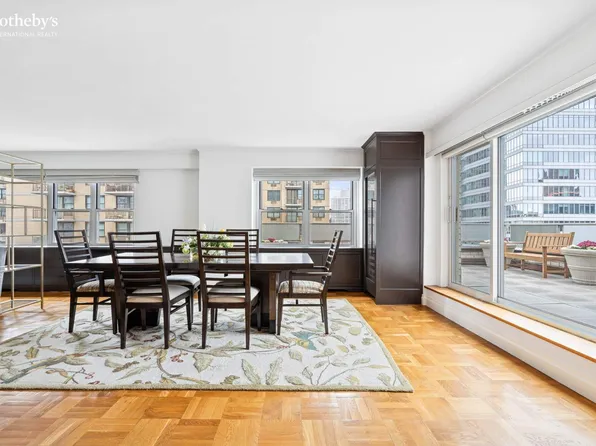 301 East 75th Street image 2 of 30