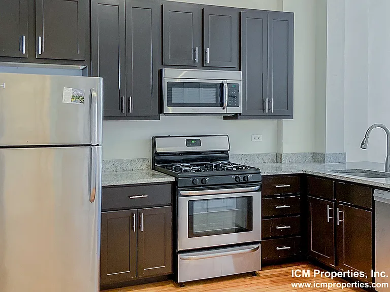 2950 N Racine Ave #1 — Photo 3