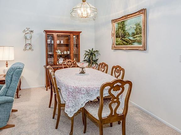 4th image of 468 Newton Pl