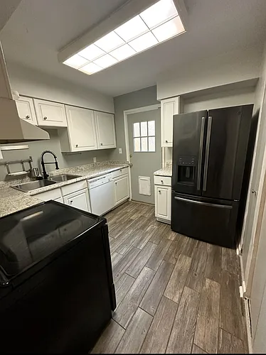 220 Elizabeth St #B7 Photo 1