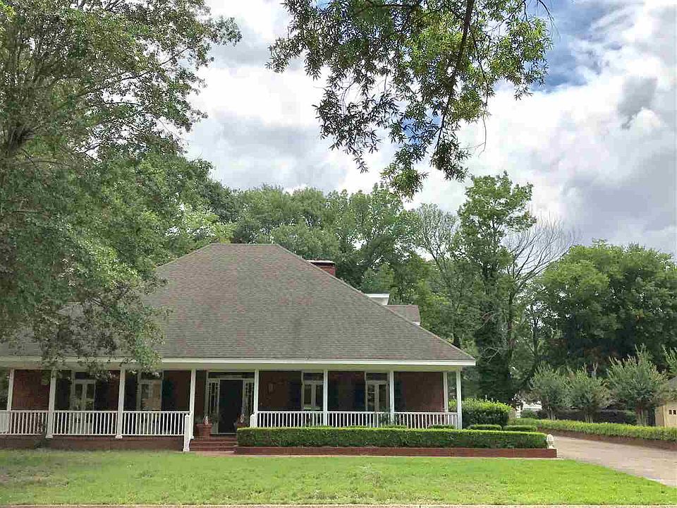 1st image of 9 Dogwood Dr
