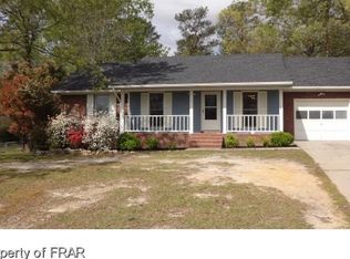 126 Oakridge Dr, Spring Lake, NC 28390