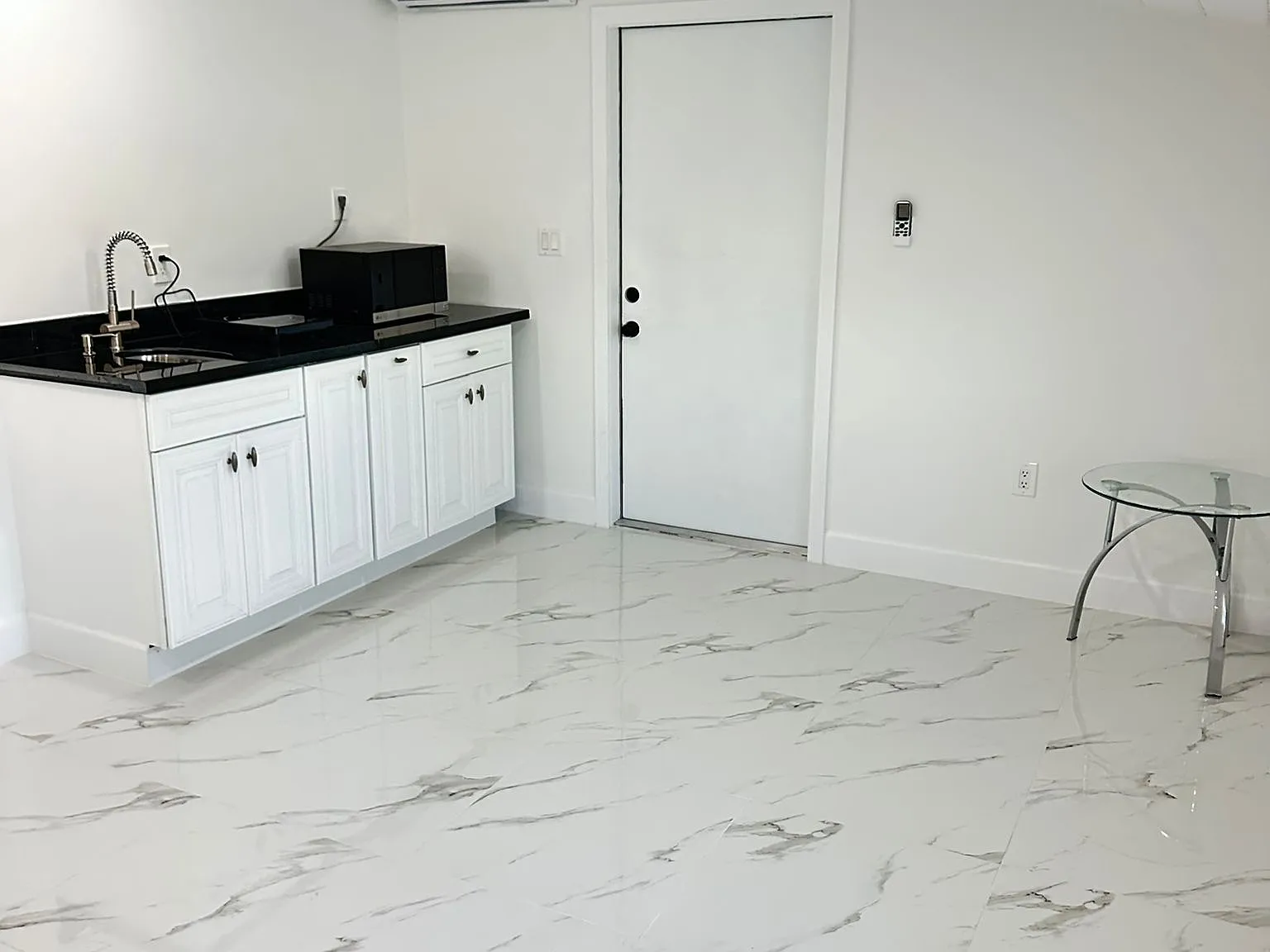Studio, 400 sqft, $1,200 — Photo 4