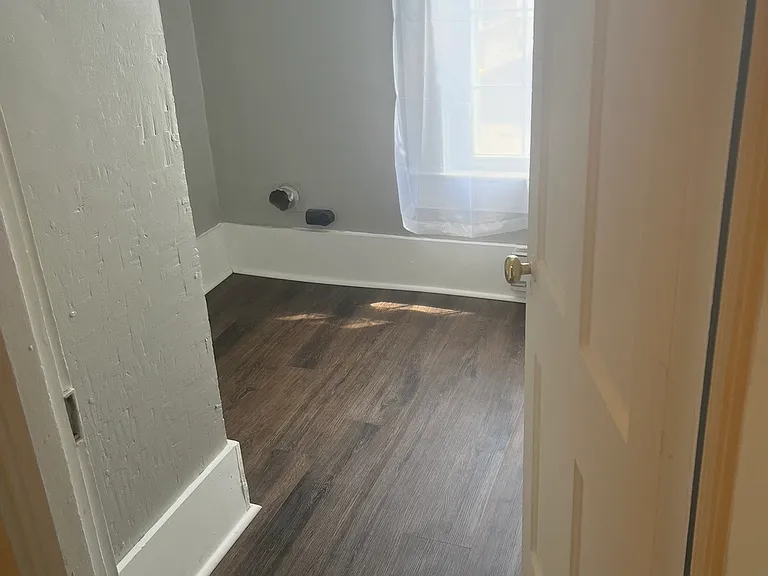 224 W Washington St #1/2 — Photo 6