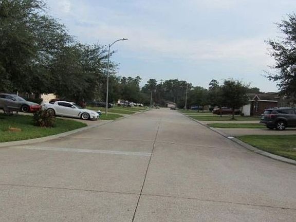 Exterior Neighborhood (street photo)