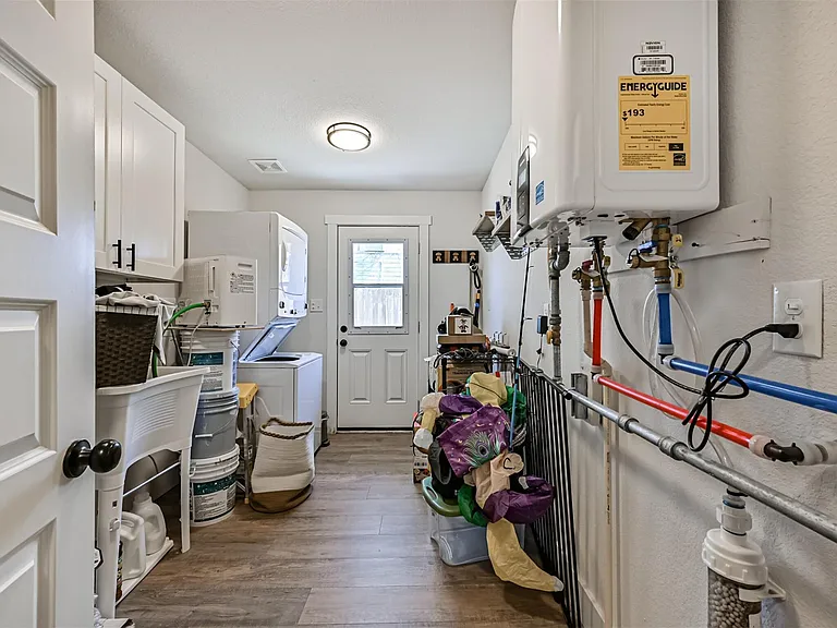 1615 Avenue L — Photo 32