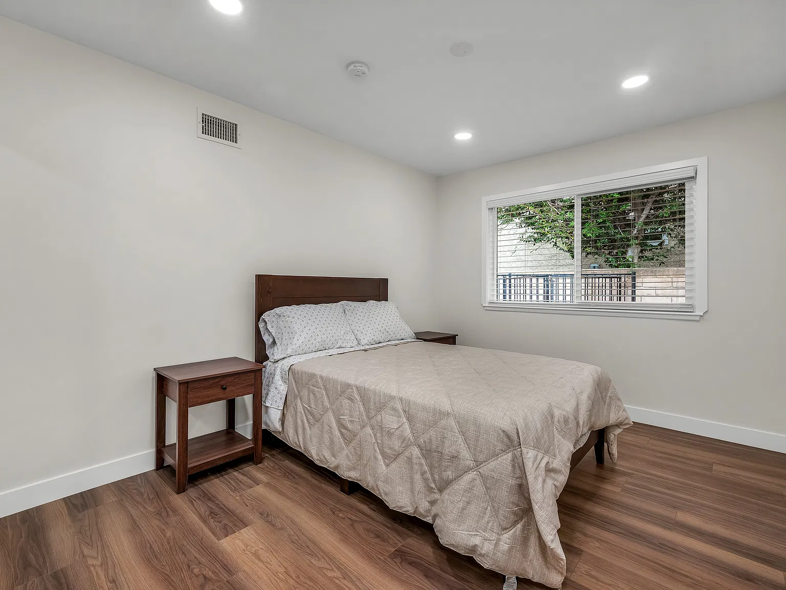 4 bed, 2154 sqft, $8,000 — Photo 1