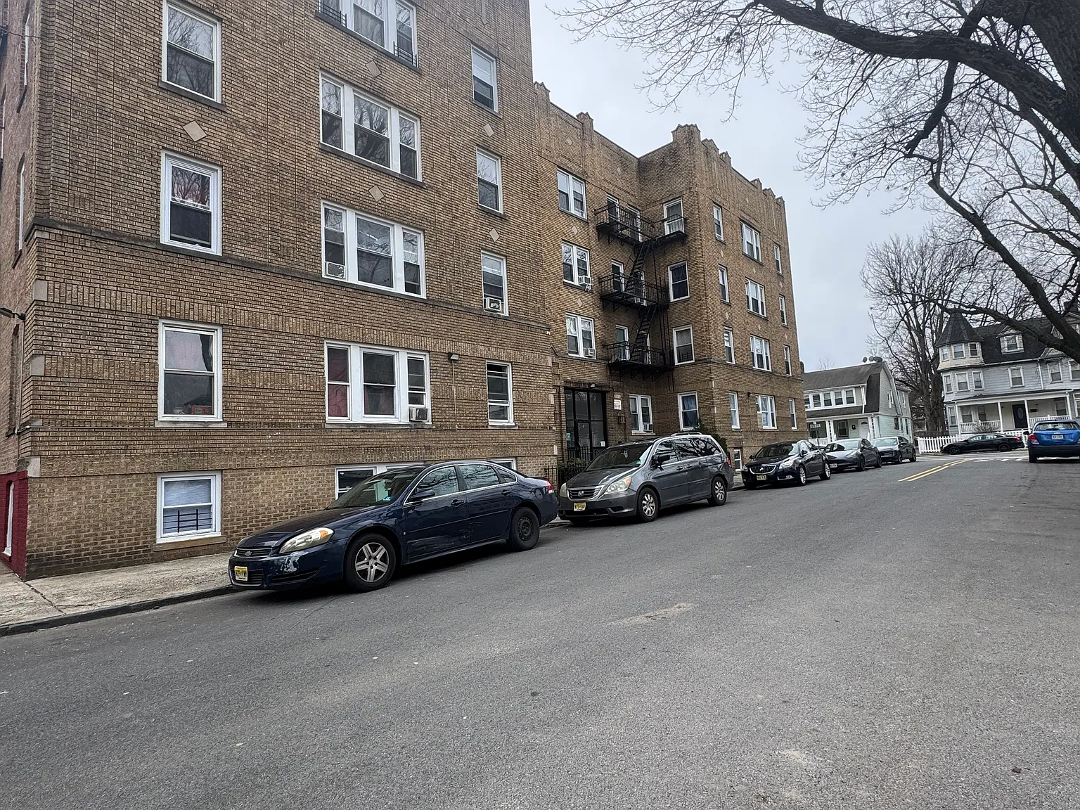 2 bed, 900 sqft, $2,200 — Photo 2