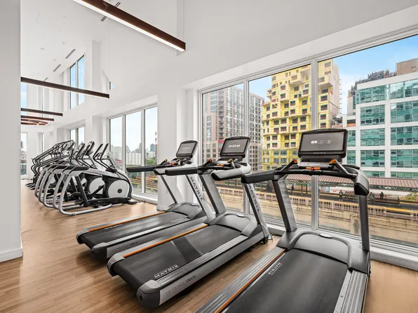 42-02 Crescent Street image 12 of 19