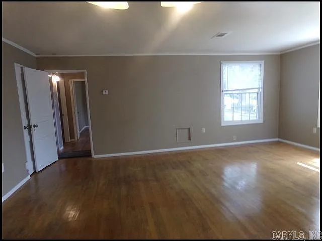 3 bed, 1.0 bath, 1850 sqft, $1,550 — Photo 3