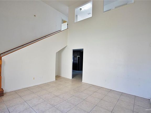 3rd image of 3227 Black Oak Ln