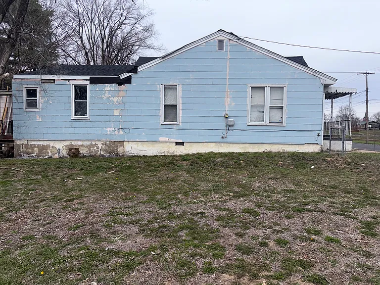 1513 S Livingston St — Photo 36