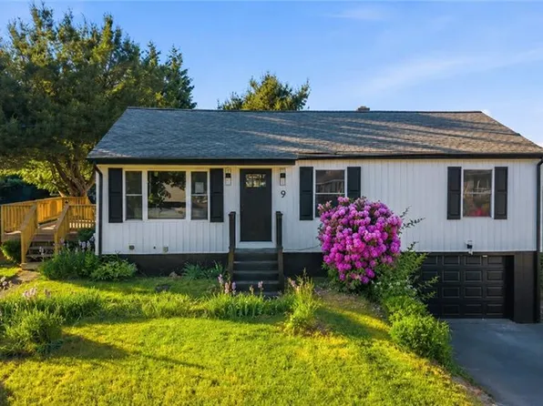 9 San Juan Dr, Bristol, RI 02809