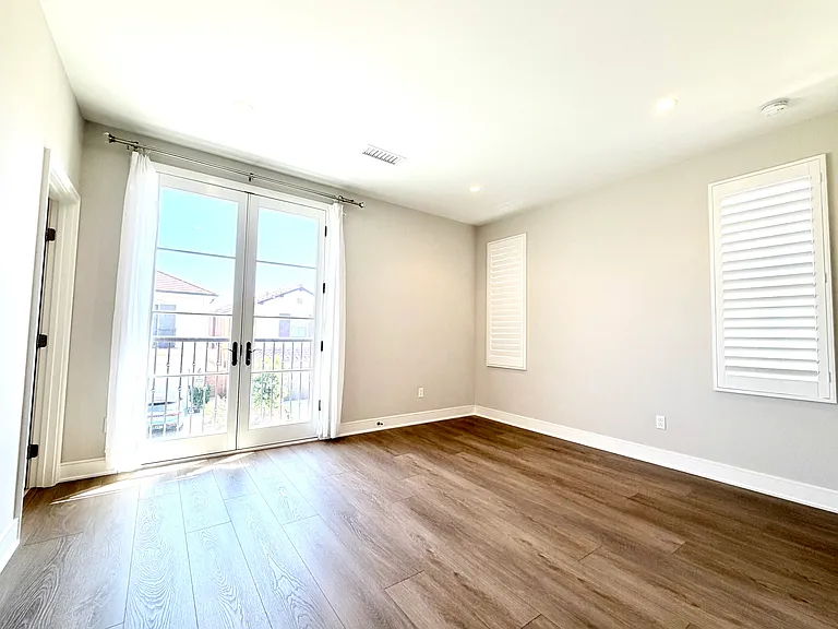 2nd suite bedroom