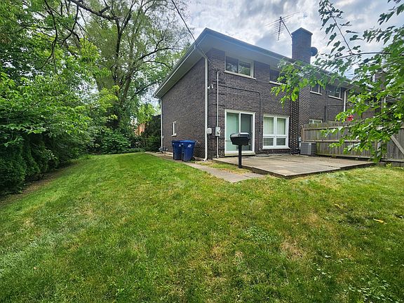 2nd image of 400 Skokie Ct
