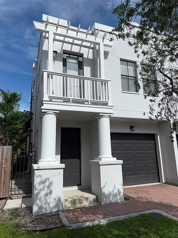 2 bed, 2.5 bath, 1464 sqft, $3,300 — Photo 1