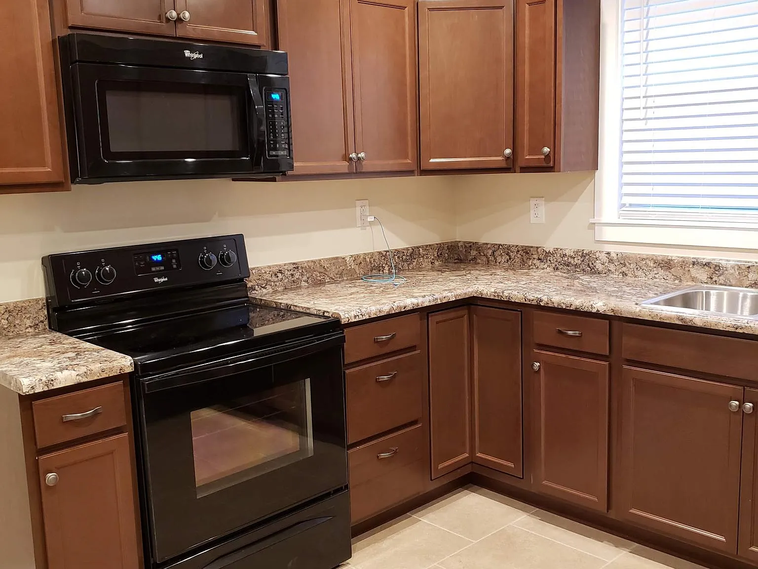 3 bed, 1050 sqft, $1,850 — Photo 4