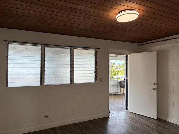 1570 Pohaku St APT C, Honolulu, HI 96817