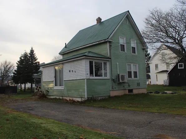 46 Cleaves Street, Island Falls, ME 04747