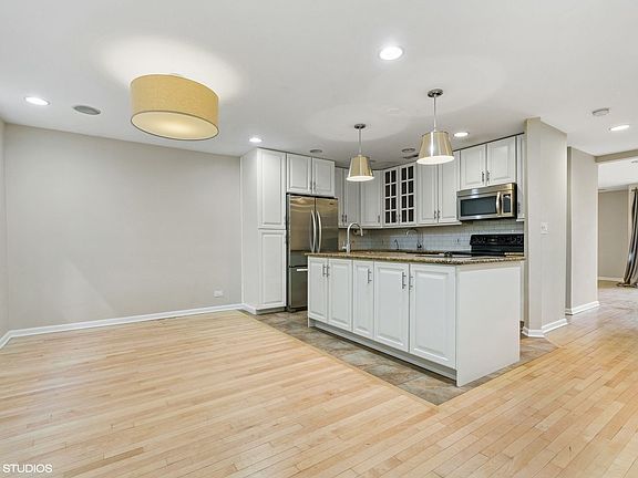2nd image of 1330 N Lasalle St #106