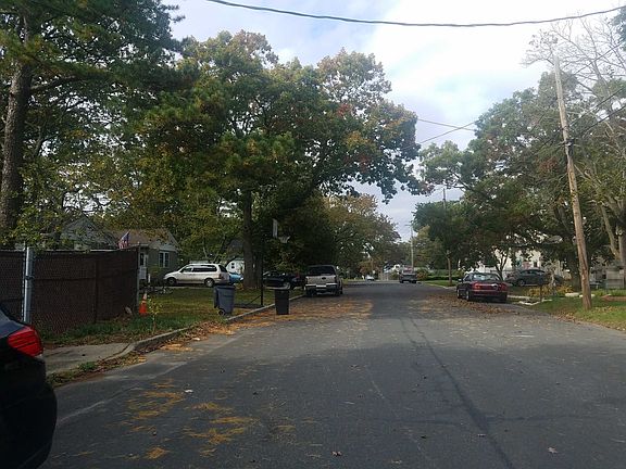 4th image of 211 Sammis Ave
