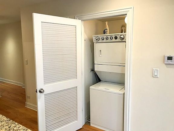 5th image of 1230 N Artesian Ave #1
