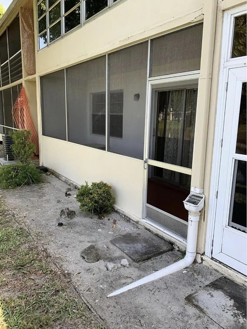 Building Photo - 74 Sheffield St E #D