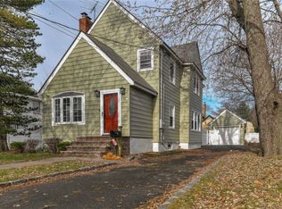 63 School St, Malverne, NY 11565