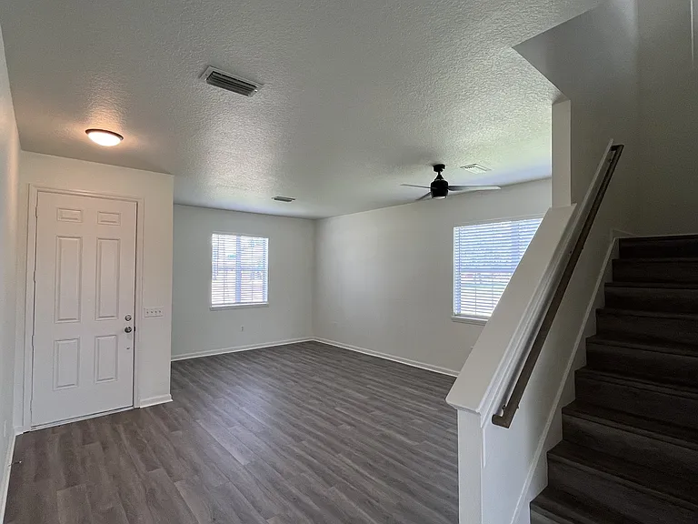 101 Hagge Dr — Photo 24