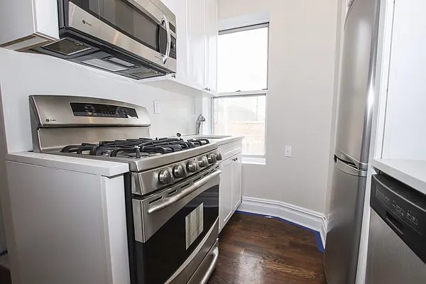 Rented by Avenues Real Estate | media 11