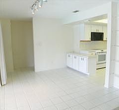 2nd image of 916 Contento Cir
