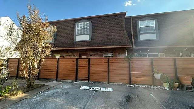 2 bed, 2.5 bath, 1224 sqft, $1,600 — Photo 4