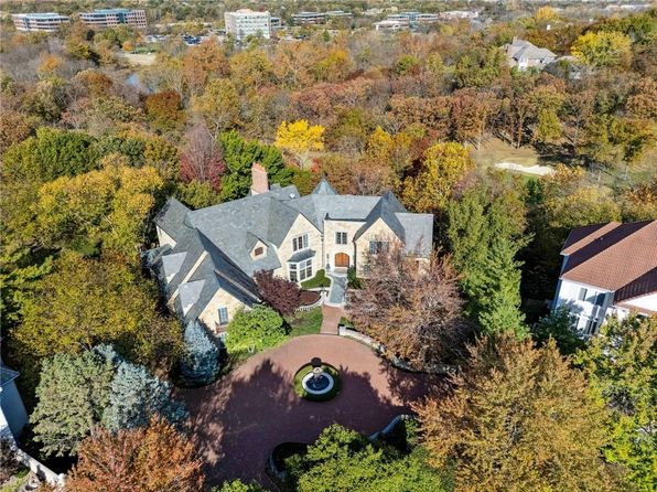 11700 Canterbury Ct, Leawood, KS 66211